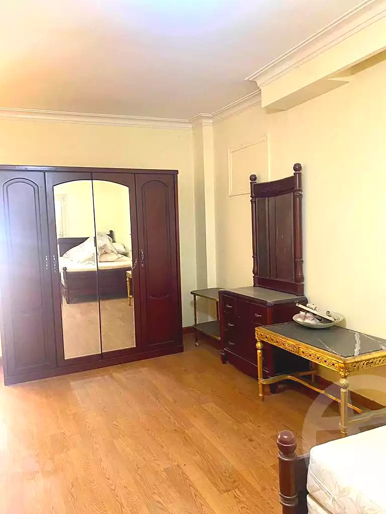 https://aqarmap.com.eg/ar/listing/7223014-for-sale-cairo-faisal-kafr-tohormos-queen-nazli-st
