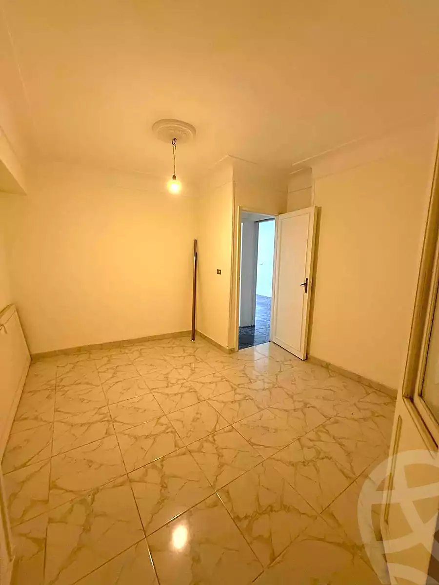 https://aqarmap.com.eg/ar/listing/7224327-for-sale-alexandria-sydy-bshr-sydy-bshr-bhry-abd-el-salam-aref-st