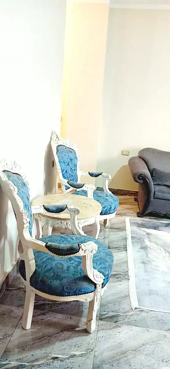 https://aqarmap.com.eg/ar/listing/7225855-for-rent-cairo-6th-of-october-el-ahyaa-neighborhood-3rd-al-hay-al-thalith-st