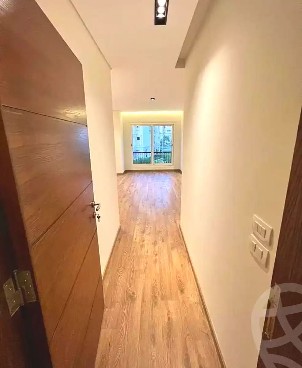 https://aqarmap.com.eg/ar/listing/7226618-for-sale-cairo-new-cairo-compounds-mountain-view-hyde-park