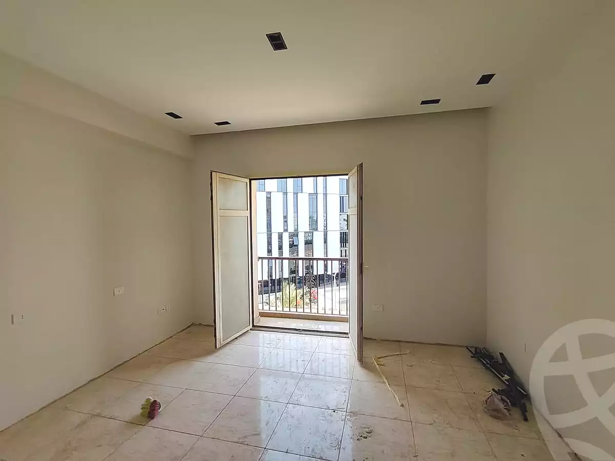 https://aqarmap.com.eg/ar/listing/7230660-for-sale-cairo-new-cairo-compounds-hyde-park-centre-ville-hyde-park