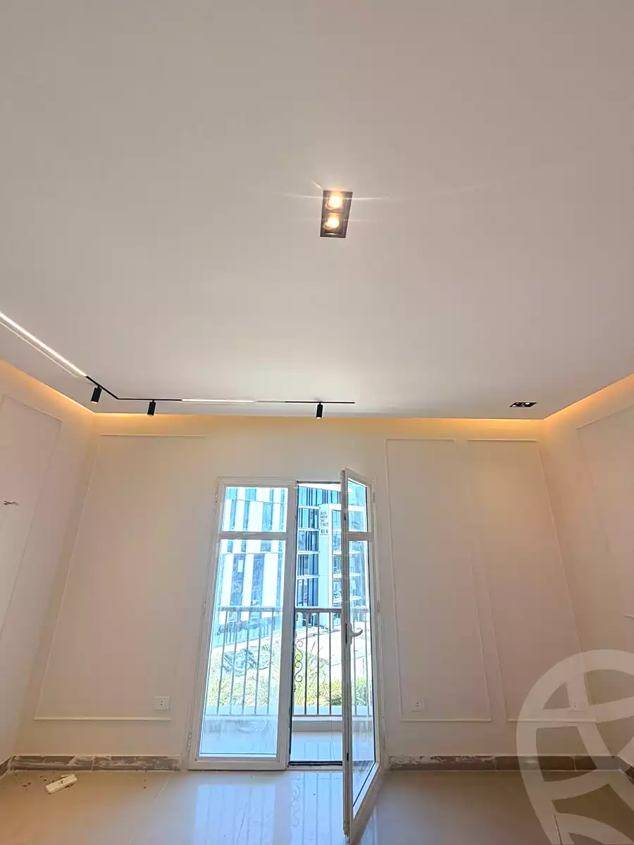 https://aqarmap.com.eg/ar/listing/7230660-for-sale-cairo-new-cairo-compounds-hyde-park-centre-ville-hyde-park