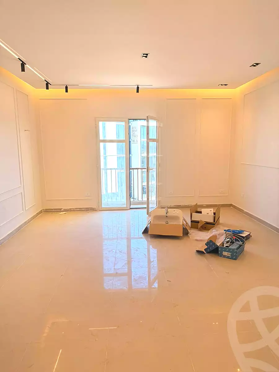 https://aqarmap.com.eg/ar/listing/7230660-for-sale-cairo-new-cairo-compounds-hyde-park-centre-ville-hyde-park