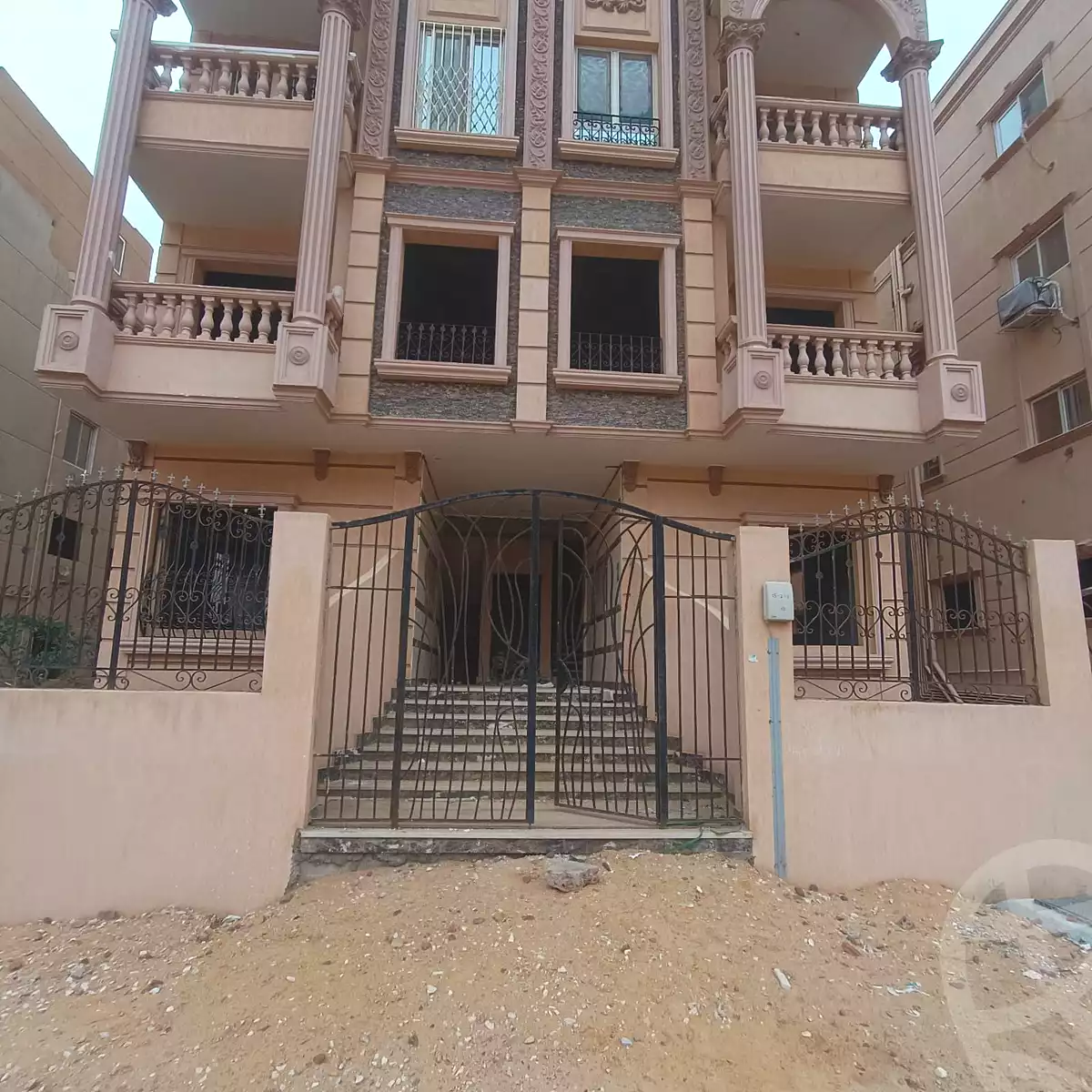 https://aqarmap.com.eg/ar/listing/7236736-for-sale-cairo-6th-of-october-el-tawsaat-el-shamalya-hy-2000-qt