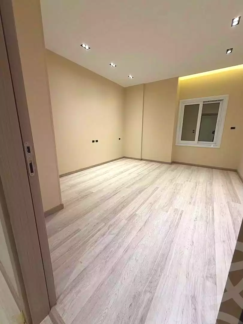 https://aqarmap.com.eg/ar/listing/7236758-for-sale-cairo-el-sheikh-zayed-city-el-hay-elthaleth-lhy-lthlth