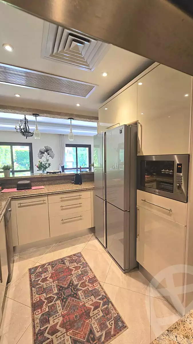 https://aqarmap.com.eg/ar/listing/7237992-for-sale-cairo-el-sheikh-zayed-city-compounds-kmbwnd-wyst-twn-swdyk