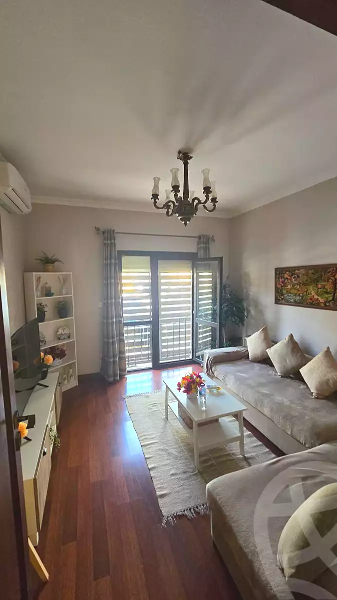 https://aqarmap.com.eg/ar/listing/7237992-for-sale-cairo-el-sheikh-zayed-city-compounds-kmbwnd-wyst-twn-swdyk
