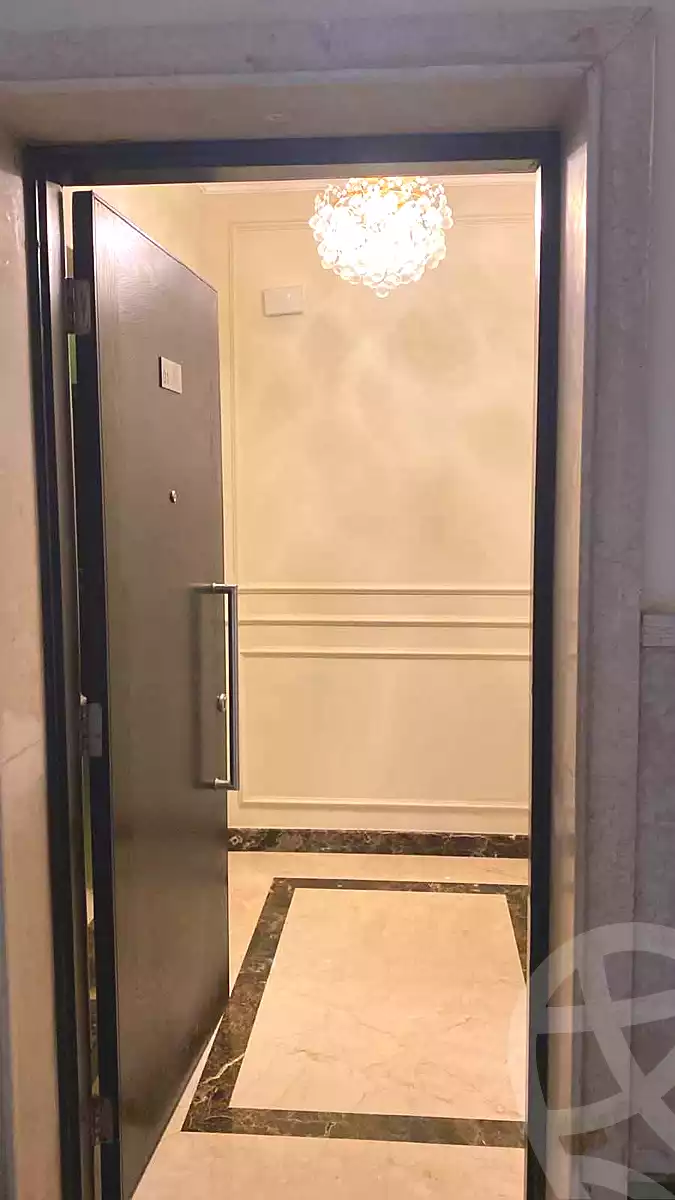https://aqarmap.com.eg/ar/listing/7238082-for-sale-cairo-el-sheikh-zayed-city-compounds-kmbwnd-wyst-twn-swdyk