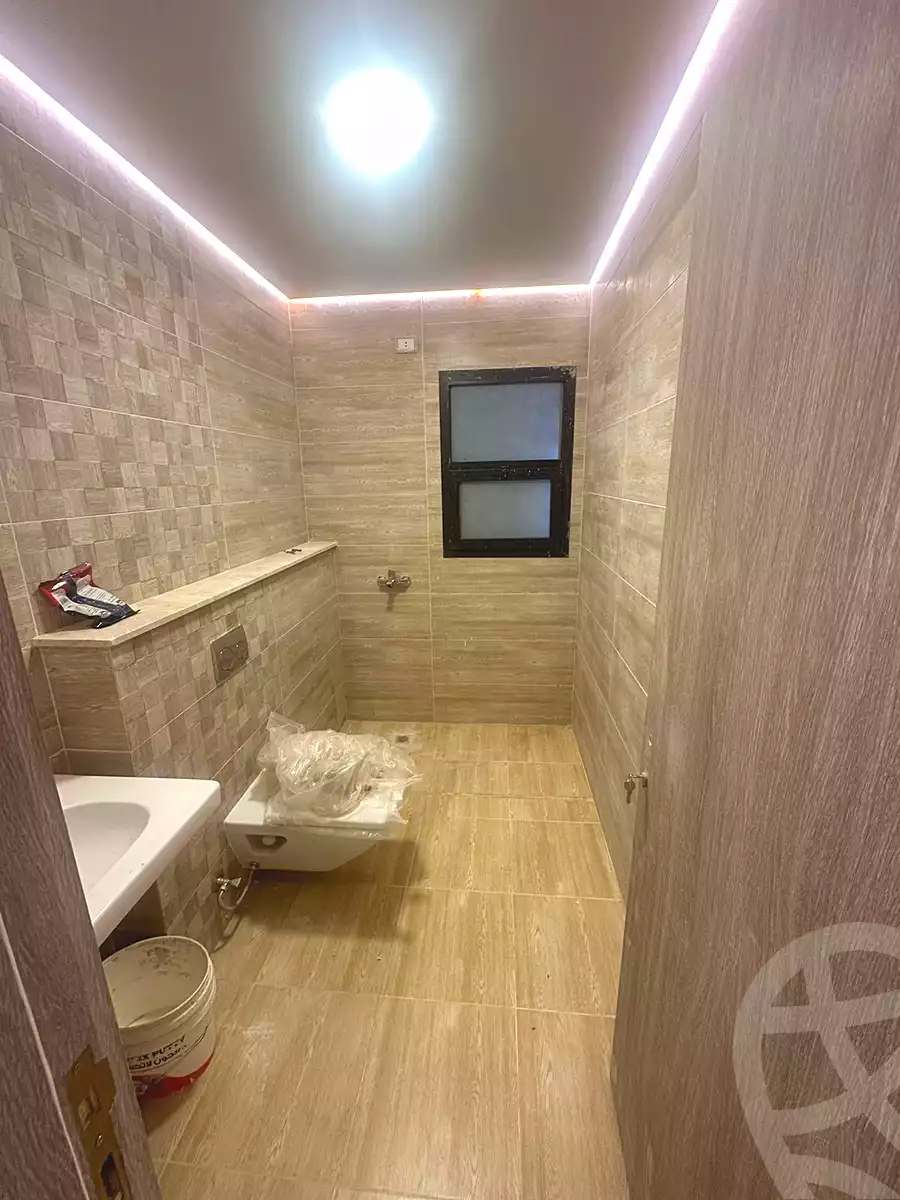 https://aqarmap.com.eg/ar/listing/7240293-for-sale-cairo-el-sheikh-zayed-city-compounds-kmbwnd-wyst-twn-swdyk