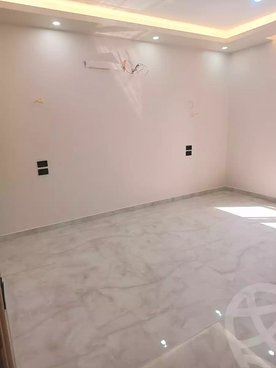 https://aqarmap.com.eg/ar/listing/7240384-for-sale-cairo-el-sheikh-zayed-city-compounds-el-khamayel