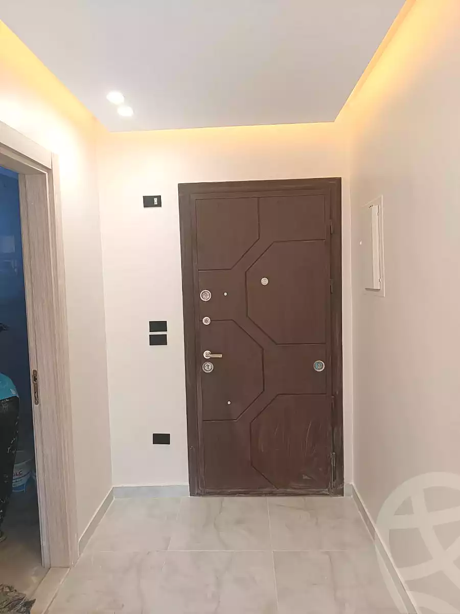 https://aqarmap.com.eg/ar/listing/7240384-for-sale-cairo-el-sheikh-zayed-city-compounds-el-khamayel