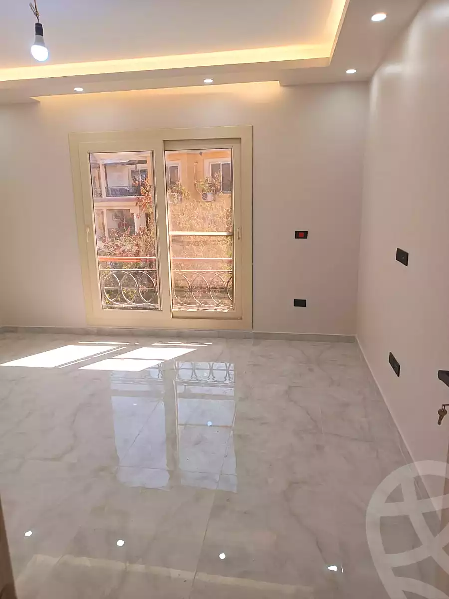 https://aqarmap.com.eg/ar/listing/7240384-for-sale-cairo-el-sheikh-zayed-city-compounds-el-khamayel