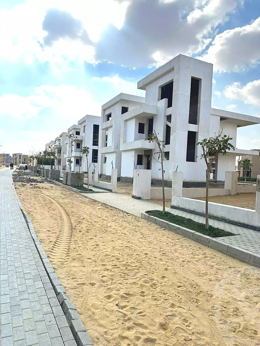 https://aqarmap.com.eg/ar/listing/7241290-for-sale-cairo-new-cairo-lmstqbl-syty-compounds-nyoum-arab-development