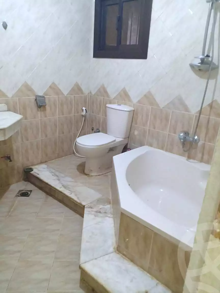 https://aqarmap.com.eg/ar/listing/7244039-for-rent-cairo-6th-of-october-el-ahyaa-neighborhood-2nd-divided-from-al-kafrawei-st