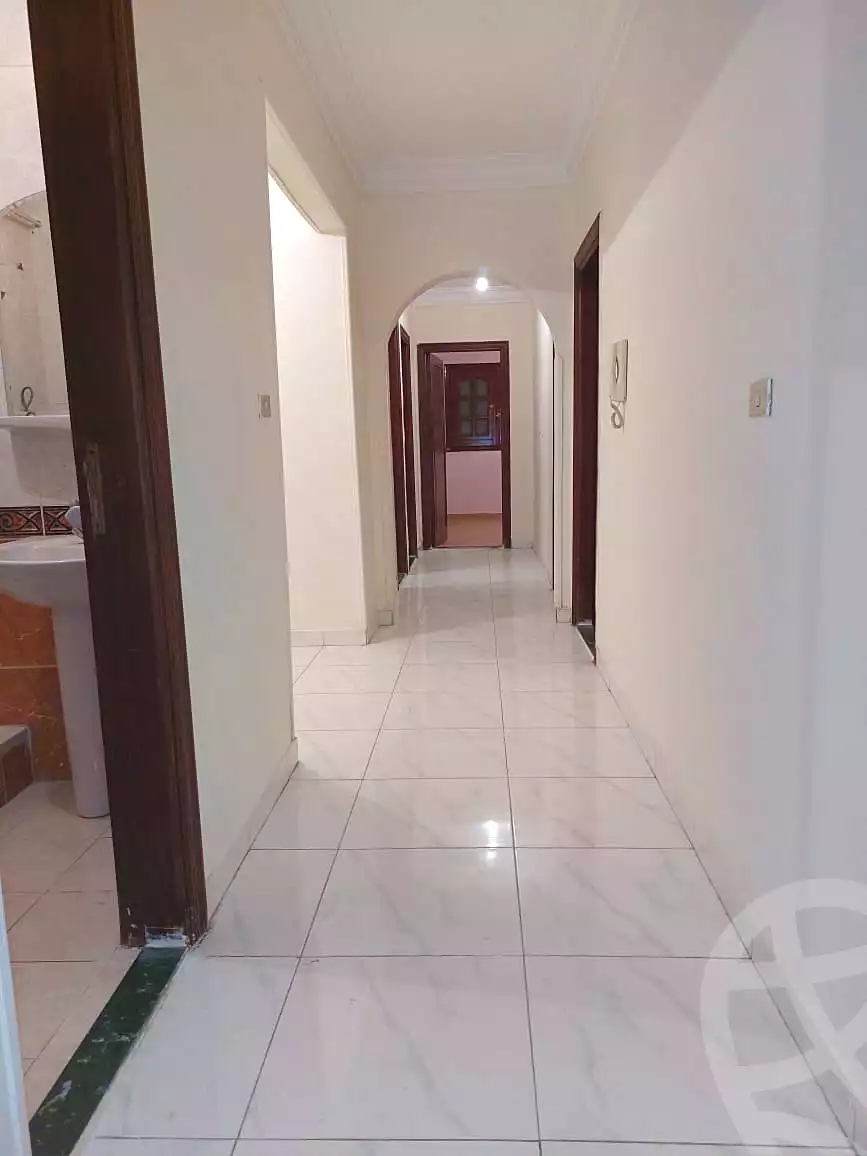 https://aqarmap.com.eg/ar/listing/7244119-for-sale-cairo-6th-of-october-el-ahyaa-neighborhood-2nd-divided-from-al-kafrawei-st