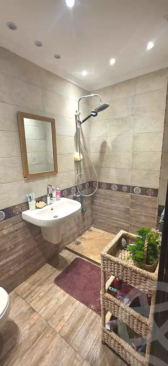 https://aqarmap.com.eg/ar/listing/7244130-for-sale-cairo-6th-of-october-el-ahyaa-neighborhood-2nd-divided-from-al-kafrawei-st