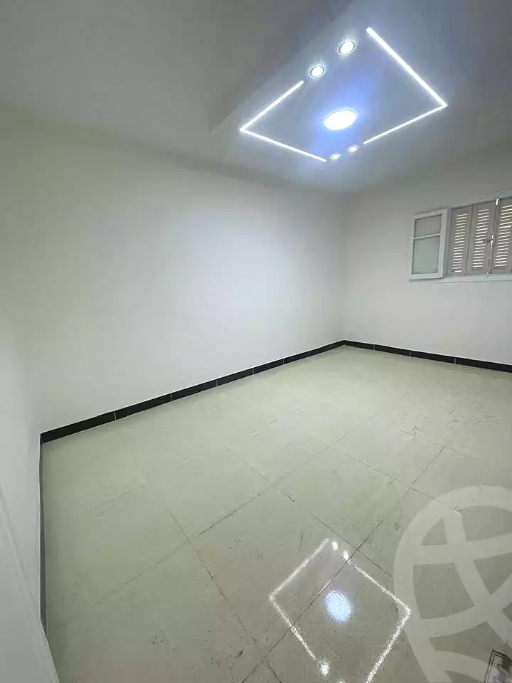 https://aqarmap.com.eg/ar/listing/7244850-for-sale-alexandria-el-asafra-shr-45