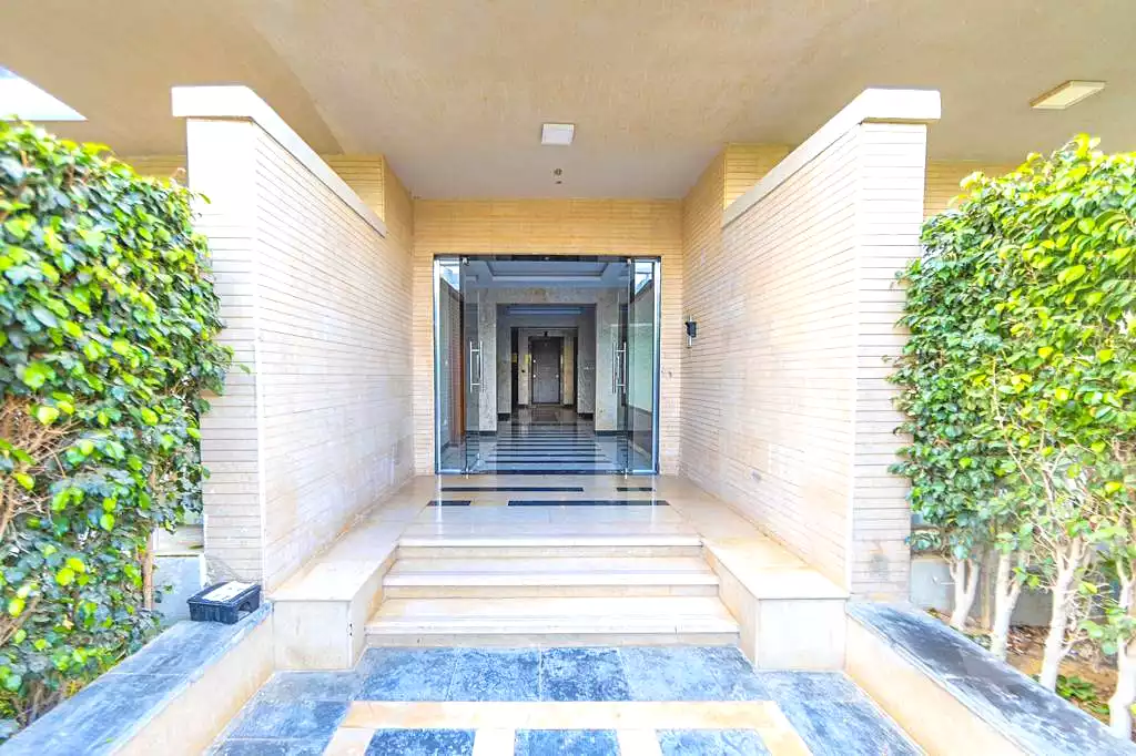 https://aqarmap.com.eg/ar/listing/7247067-for-sale-cairo-new-cairo-compounds-galleria-moon-valley-compound-arabia