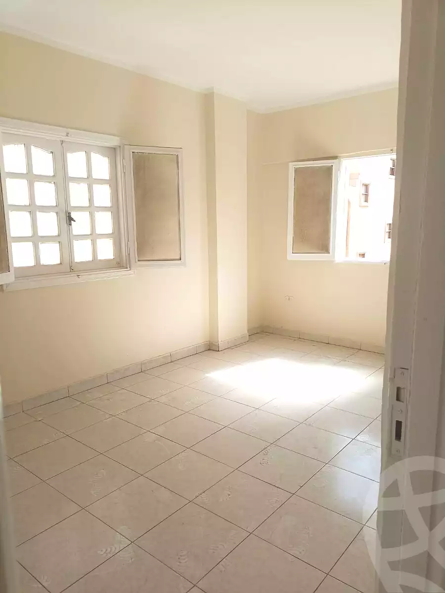 https://aqarmap.com.eg/ar/listing/7250807-for-rent-cairo-6th-of-october-el-ahyaa-neighborhood-1st-al-maahad