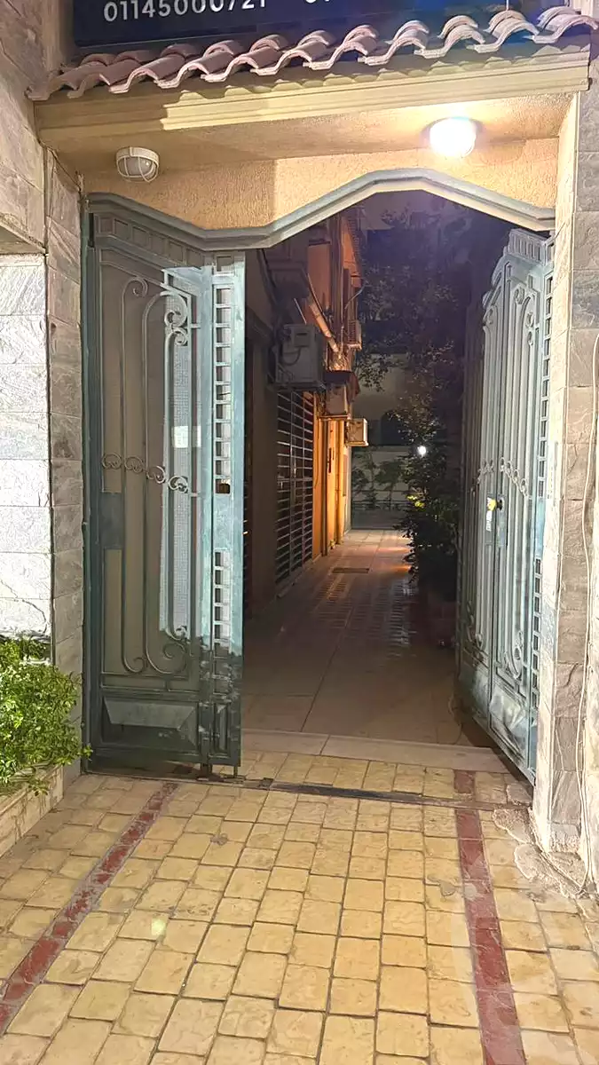 https://aqarmap.com.eg/ar/listing/7255121-for-sale-cairo-6th-of-october-el-ahyaa-neighborhood-3rd-al-hay-al-thalith-st