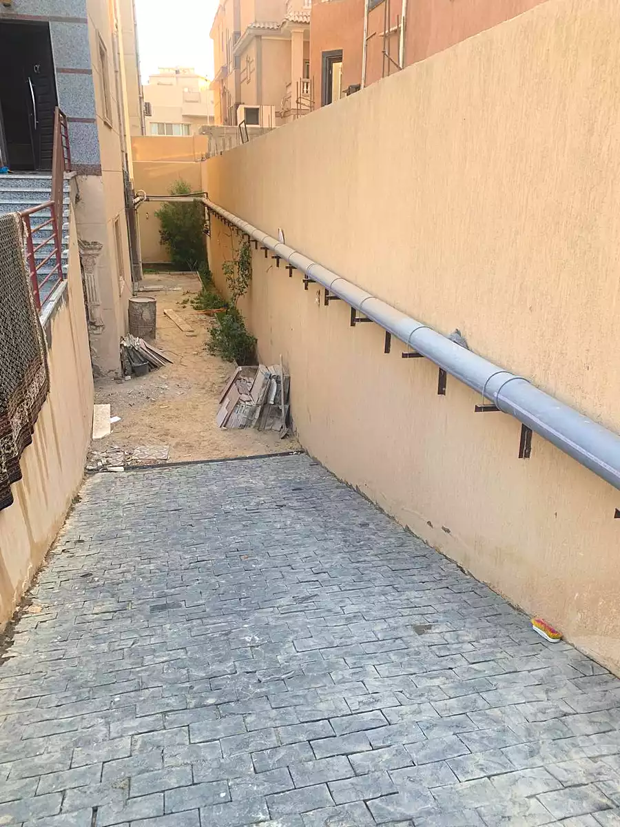https://aqarmap.com.eg/en/listing/7261598-for-sale-cairo-new-cairo-sharq-el-akadamiya-izz-aldin-ahmed-farid-st