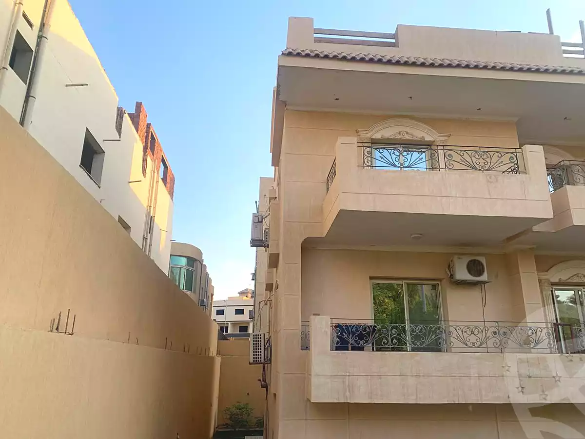 https://aqarmap.com.eg/en/listing/7261598-for-sale-cairo-new-cairo-sharq-el-akadamiya-izz-aldin-ahmed-farid-st