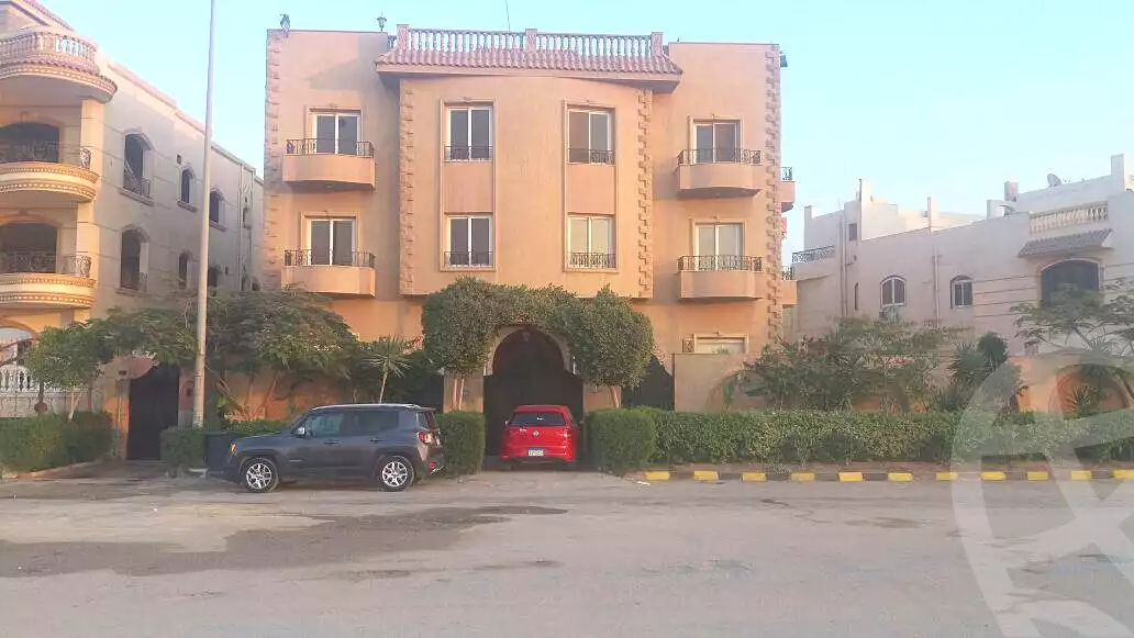 https://aqarmap.com.eg/ar/listing/7261609-for-sale-cairo-new-cairo-first-settlement-mhwr-mstfy-kml
