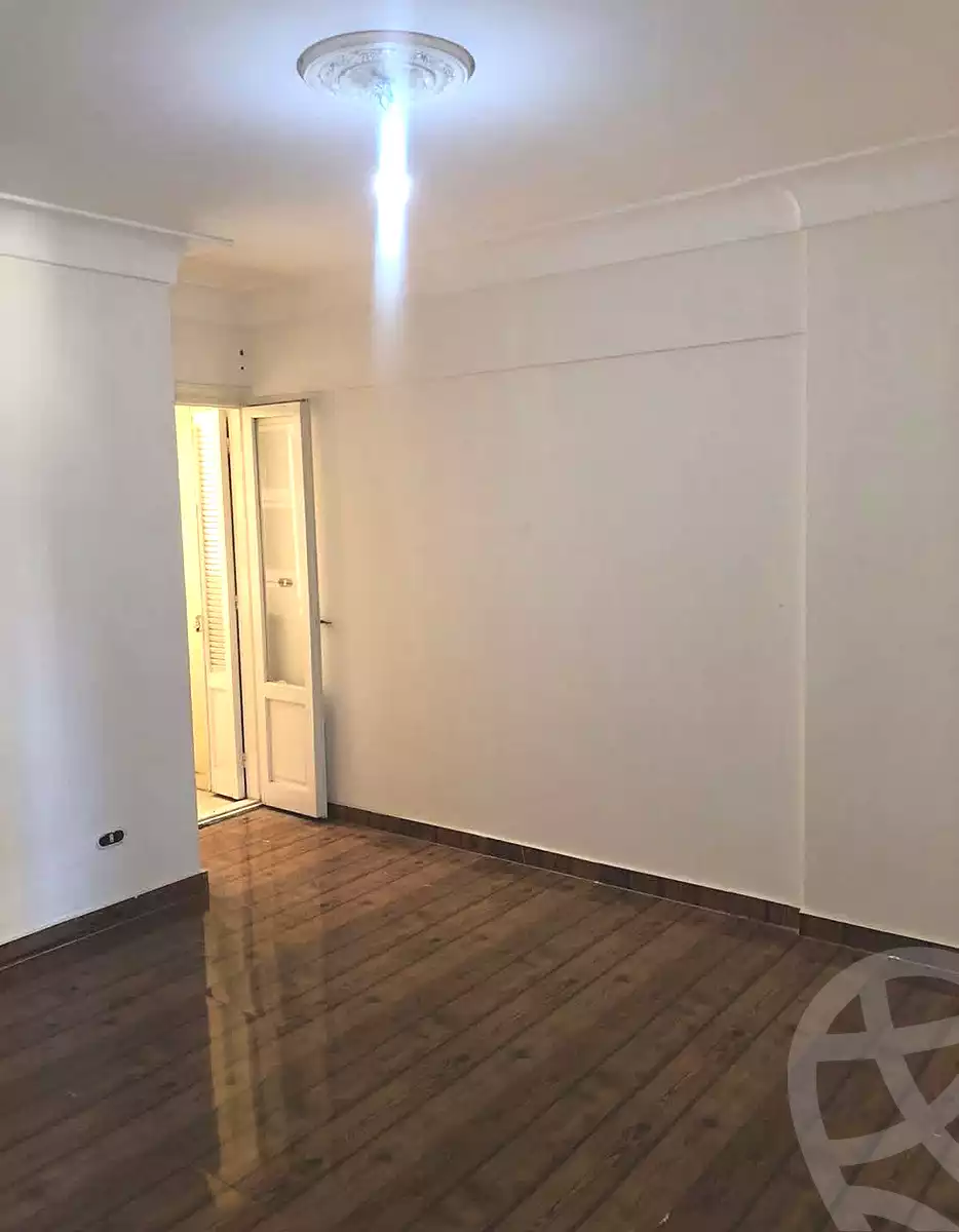 https://aqarmap.com.eg/ar/listing/7261686-for-rent-alexandria-moharram-bey
