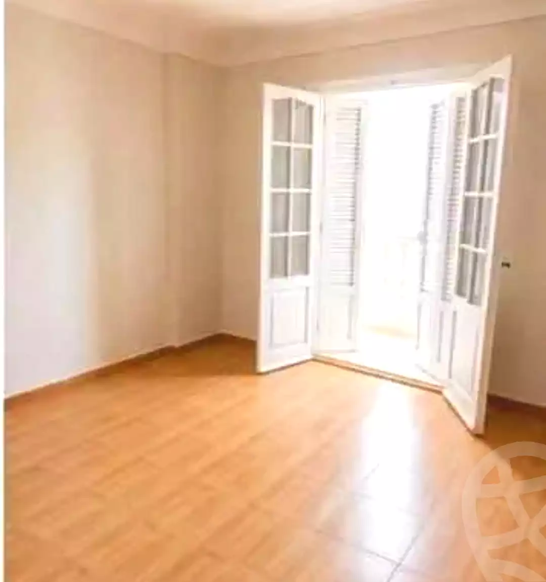 https://aqarmap.com.eg/en/listing/7262529-for-sale-alexandria-moharram-bey-othman-galal-st