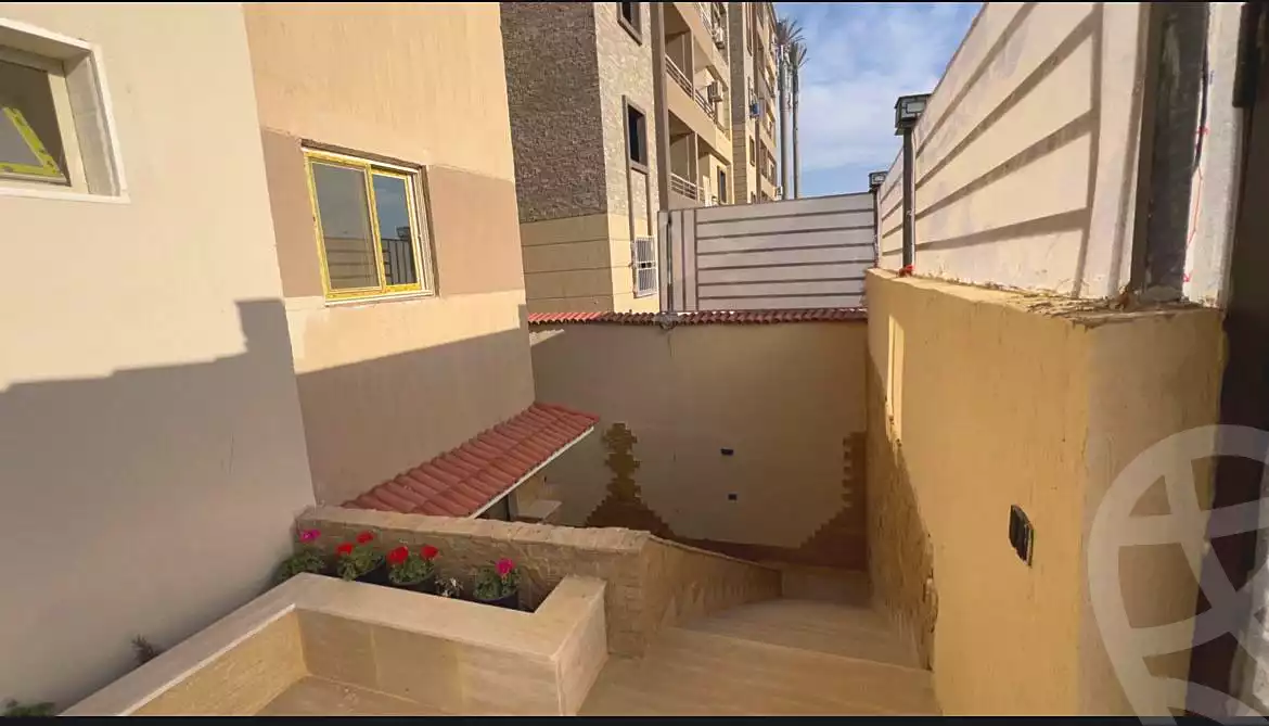 https://aqarmap.com.eg/ar/listing/7263896-for-sale-cairo-6th-of-october-hadaeq-october-compounds-investors-compound