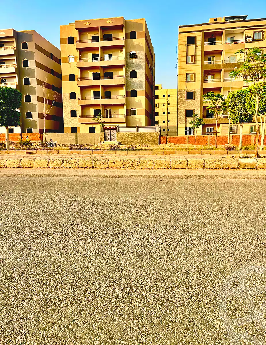https://aqarmap.com.eg/ar/listing/7263896-for-sale-cairo-6th-of-october-hadaeq-october-compounds-investors-compound