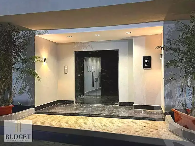 https://aqarmap.com.eg/en/listing/7264584-for-sale-cairo-new-administrative-capital-r7-midtown-condo