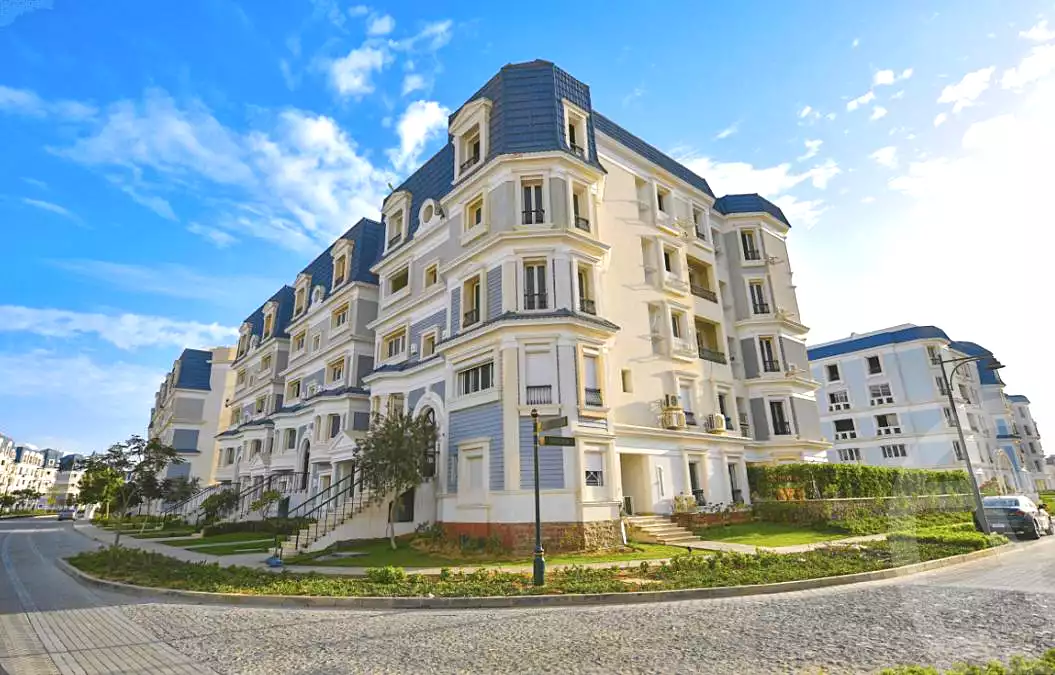 https://aqarmap.com.eg/ar/listing/7268039-for-sale-cairo-new-cairo-compounds-mountain-view-hyde-park