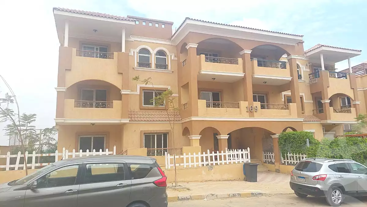 https://aqarmap.com.eg/en/listing/7269748-for-sale-cairo-el-sheikh-zayed-city-compounds-el-khamayel