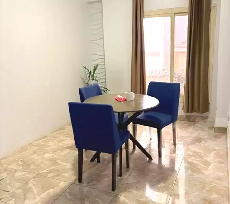 https://aqarmap.com.eg/ar/listing/7270297-for-rent-cairo-new-cairo-first-settlement-mhwr-mstfy-kml