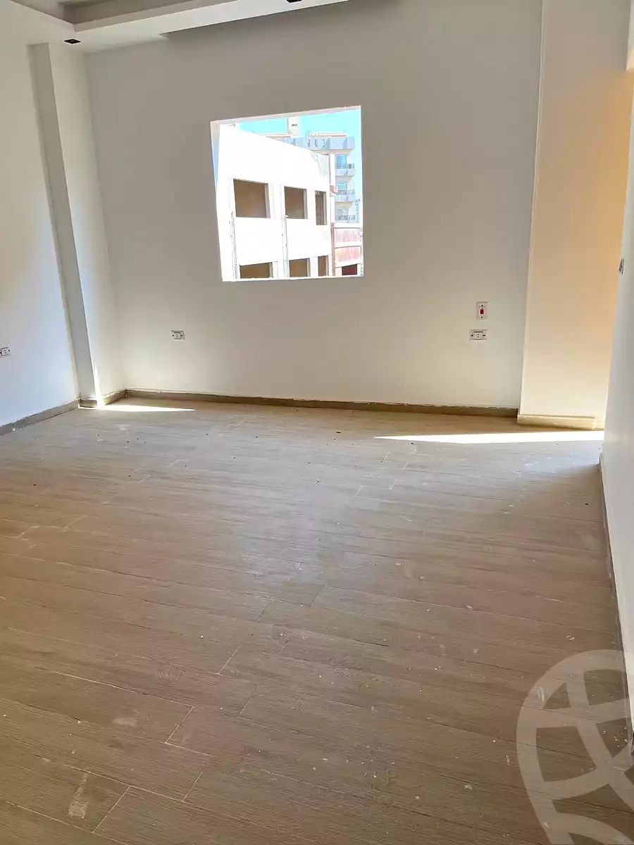 https://aqarmap.com.eg/ar/listing/7270323-for-sale-cairo-new-cairo-compounds-el-mostashareen-compound