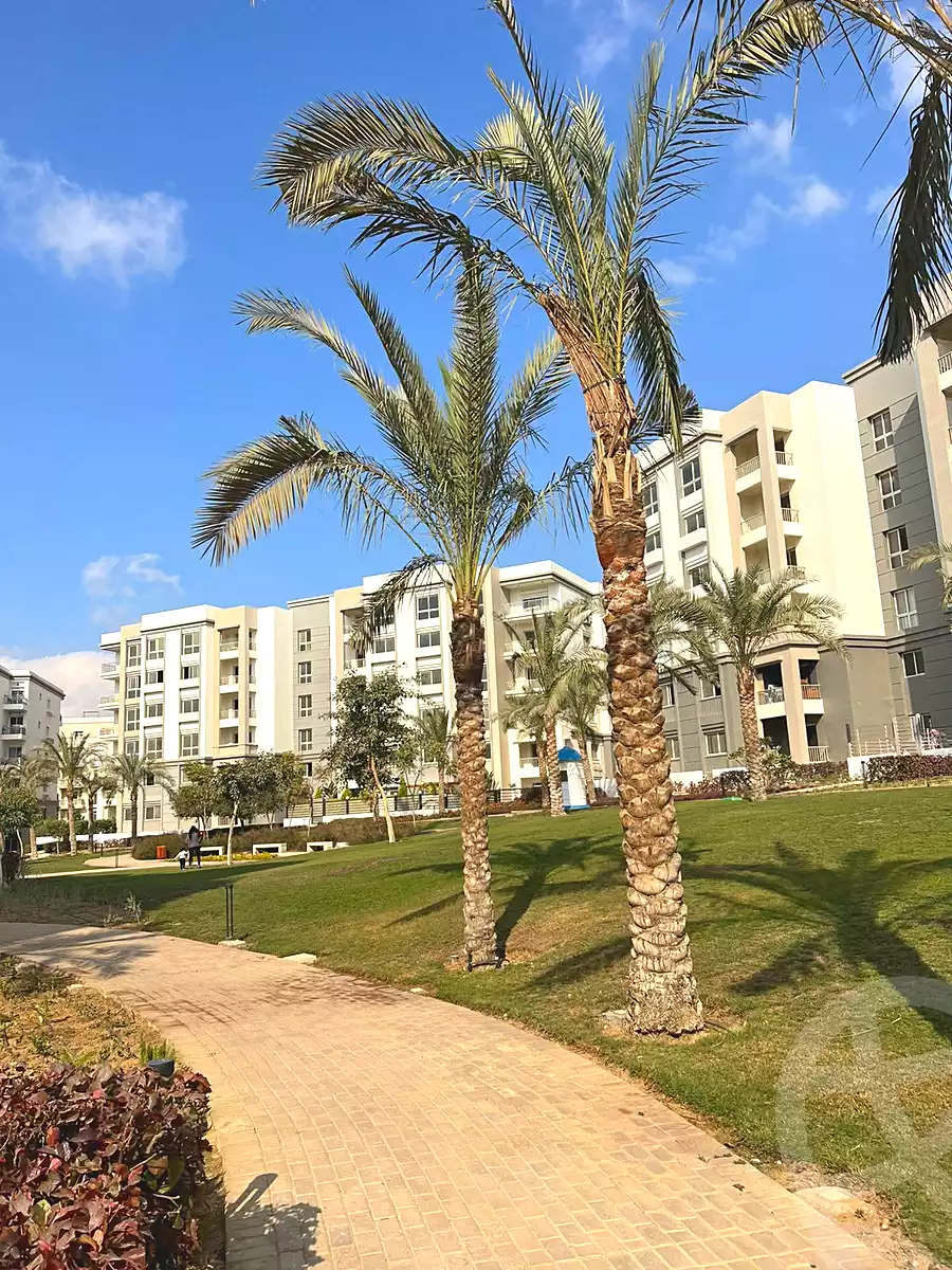 https://aqarmap.com.eg/en/listing/7270534-for-sale-cairo-new-cairo-compounds-hyde-park-centre-ville-hyde-park