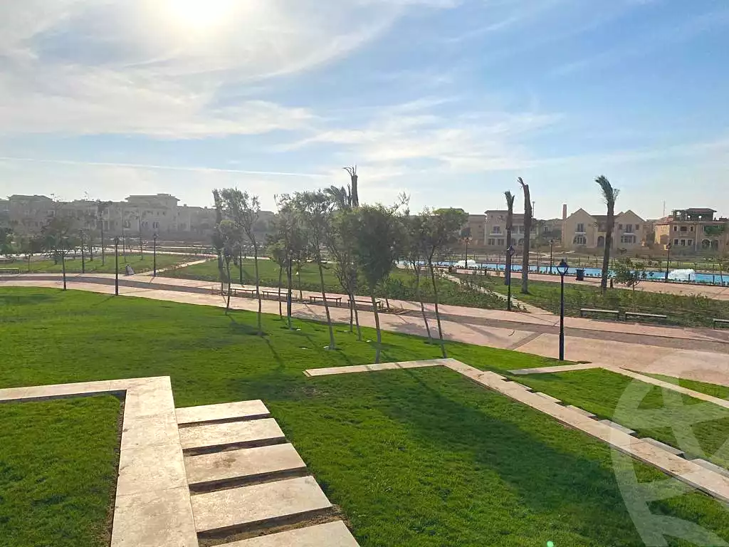 https://aqarmap.com.eg/ar/listing/7270546-for-sale-cairo-new-cairo-compounds-hyde-park-centre-ville-hyde-park