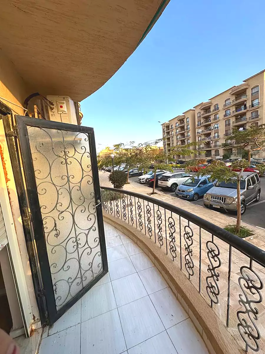 https://aqarmap.com.eg/en/listing/7272521-for-sale-cairo-new-cairo-lrhb-city-phase-1-ahmed-rami-st