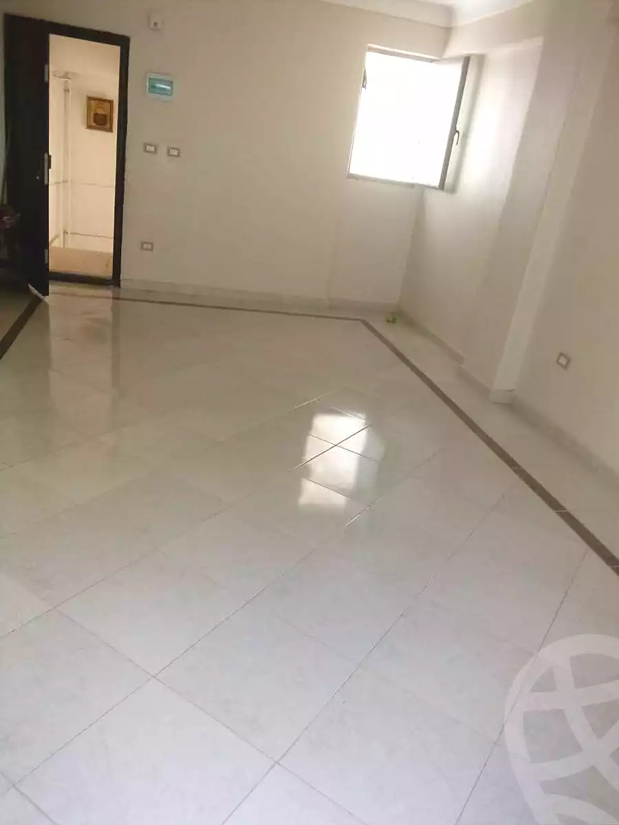 https://aqarmap.com.eg/ar/listing/7275354-for-rent-alexandria-al-agamy-bw-ywsf