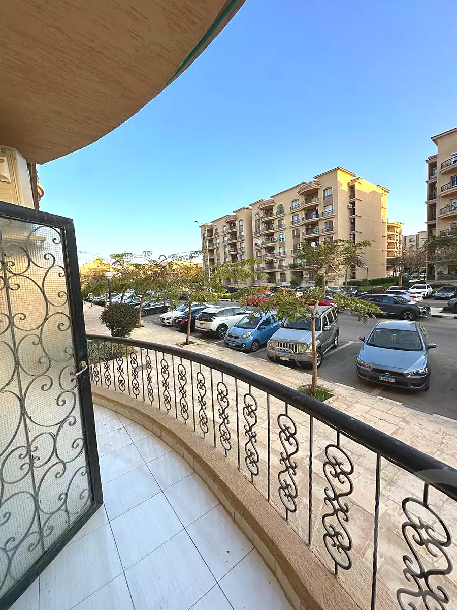 https://aqarmap.com.eg/ar/listing/7276335-for-sale-cairo-new-cairo-lrhb-city-phase-5-ibn-al-nafees-st