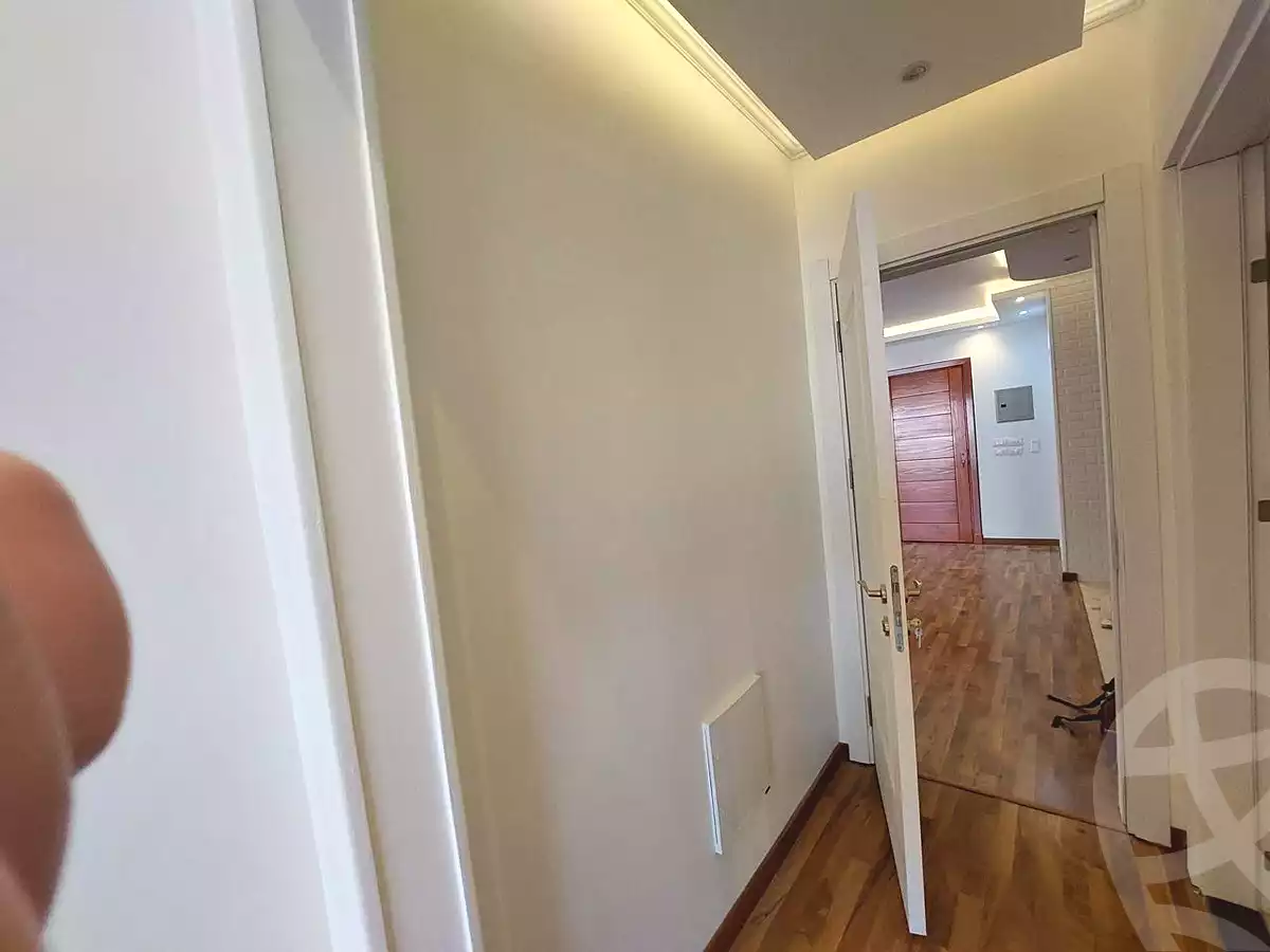 https://aqarmap.com.eg/ar/listing/7276908-for-sale-cairo-new-cairo-6th-settlement-compounds-hyde-park-central-compound