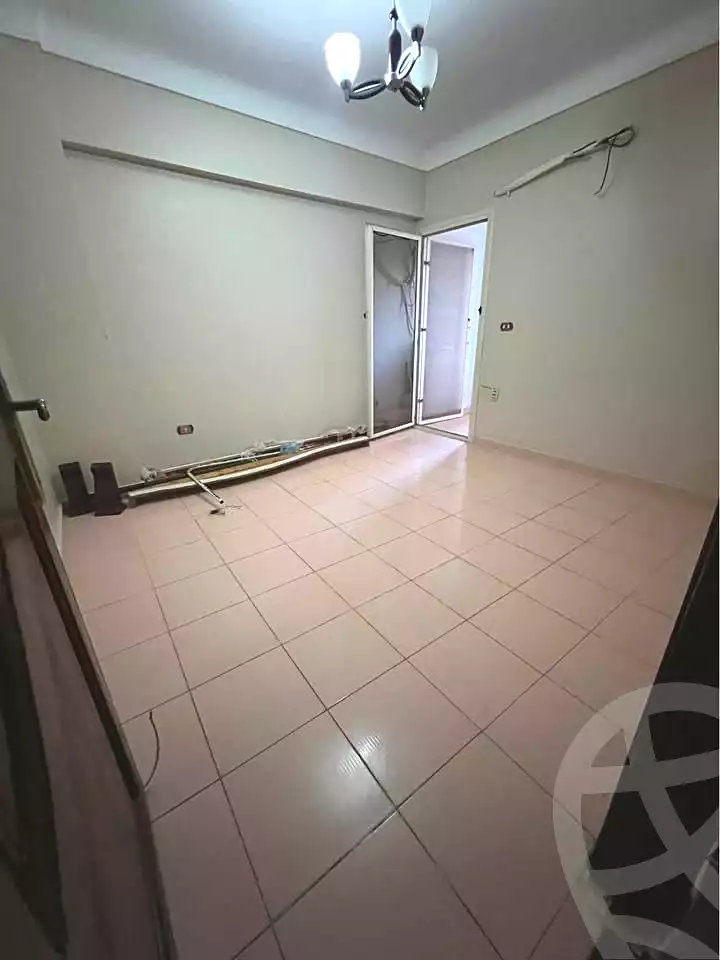 https://aqarmap.com.eg/ar/listing/7279464-for-sale-alexandria-sydy-bshr-sydy-bshr-bhry-mohamed-el-srafi-st.