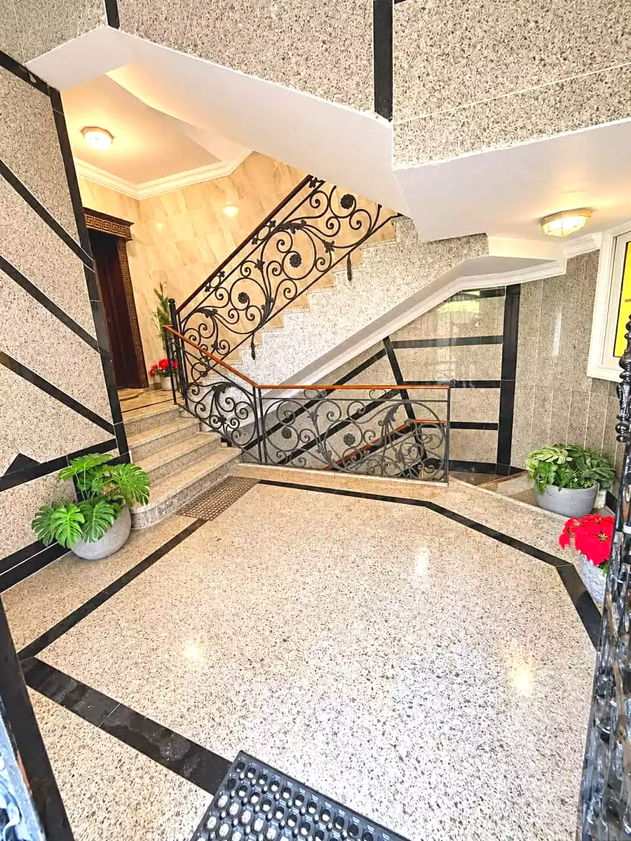 https://aqarmap.com.eg/ar/listing/7281008-for-sale-cairo-new-cairo-south-investors-al-gezira-st