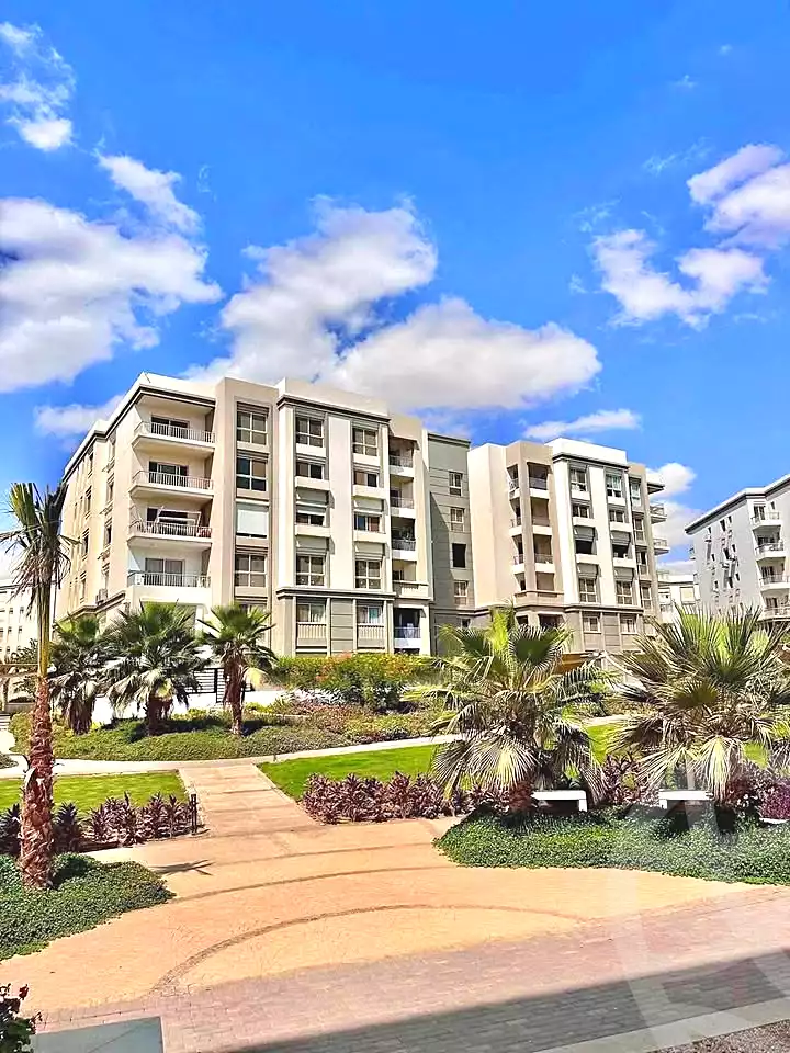 https://aqarmap.com.eg/en/listing/7281053-for-sale-cairo-new-cairo-compounds-hyde-park-business-district