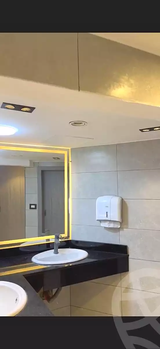https://aqarmap.com.eg/ar/listing/7283300-for-rent-cairo-heliopolis-heliopolis-square-mohammed-farid-st