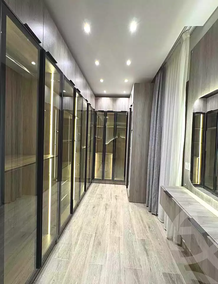 https://aqarmap.com.eg/ar/listing/7283981-for-sale-cairo-new-cairo-compounds-hyde-park-centre-ville-hyde-park