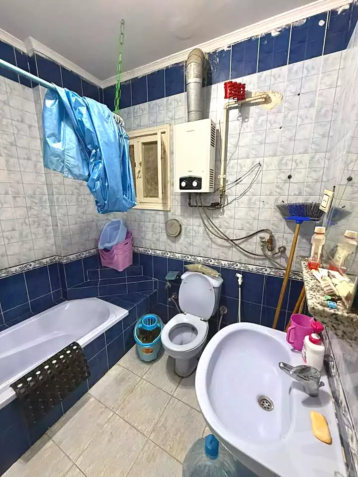 https://aqarmap.com.eg/ar/listing/7289612-for-sale-cairo-faisal-kafr-tohormos-queen-nazli-st