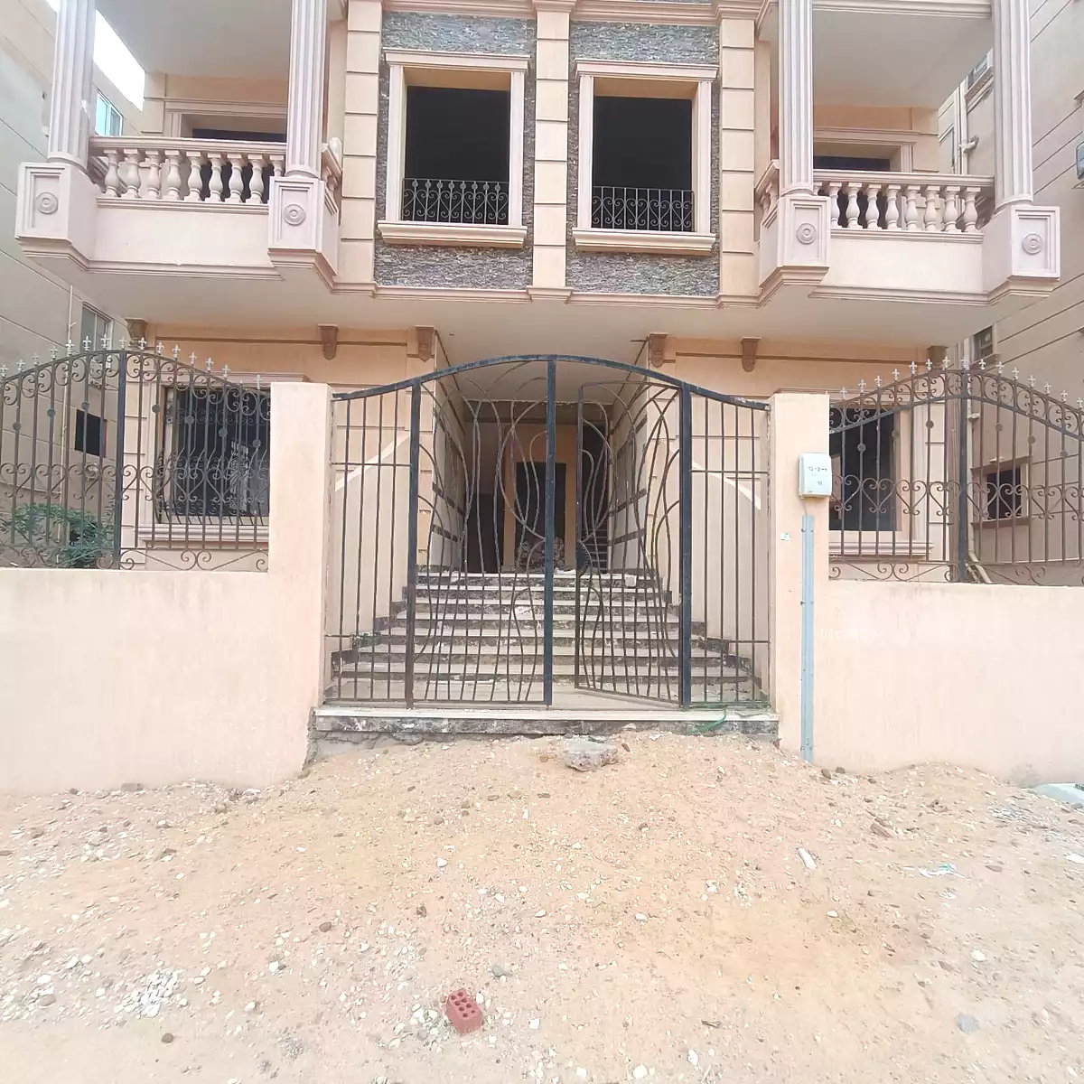 https://aqarmap.com.eg/ar/listing/7289830-for-sale-cairo-6th-of-october-el-tawsaat-el-shamalya-hy-2000-qt