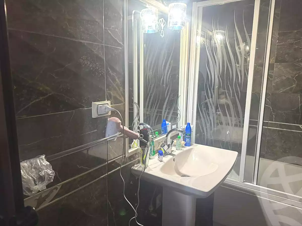 https://aqarmap.com.eg/ar/listing/7289982-for-sale-cairo-el-sheikh-zayed-city-compounds-el-khamayel